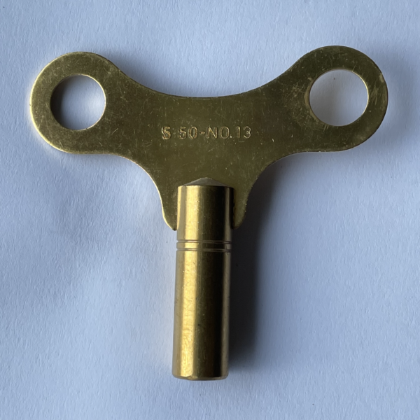 TWENTY ONE Different Sizes of Brass Butterfly Clock KEY, 000 to 18 - Image 3