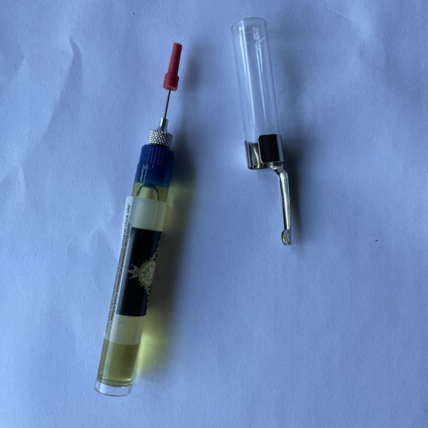 Dupont Synthetic Pen Oiler – 5ml Two Needle Length Options: 45mm or 75mm - Image 2