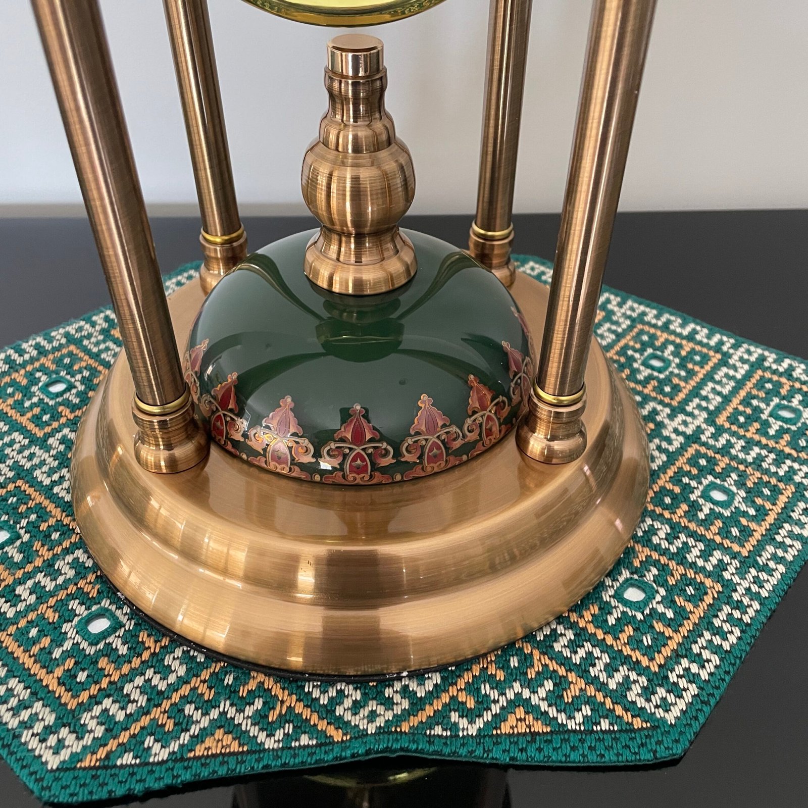 Vintage-Style Skeletal Table Clock – Quiet Quartz, Decorative Retro Design - Image 4