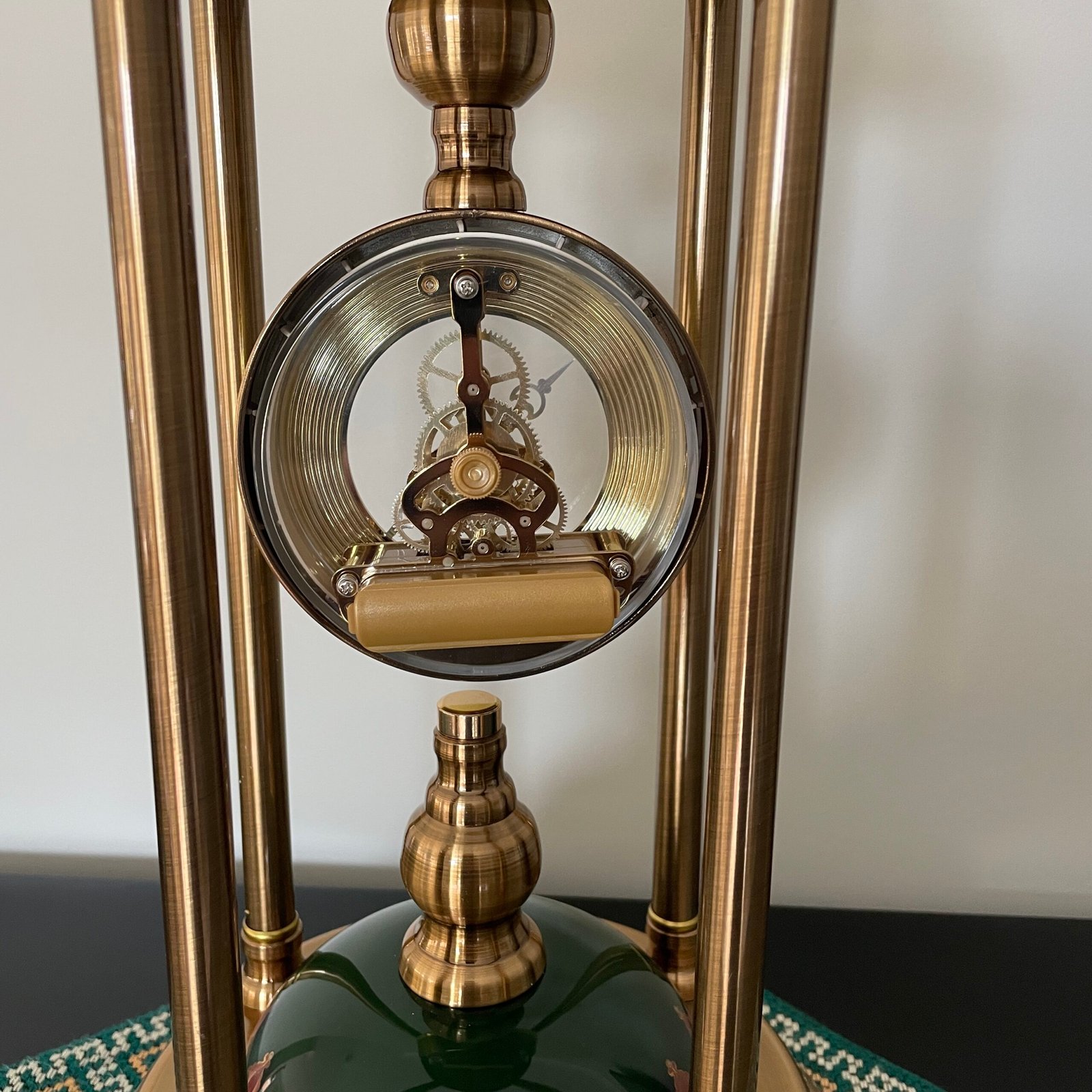 Vintage-Style Skeletal Table Clock – Quiet Quartz, Decorative Retro Design - Image 8